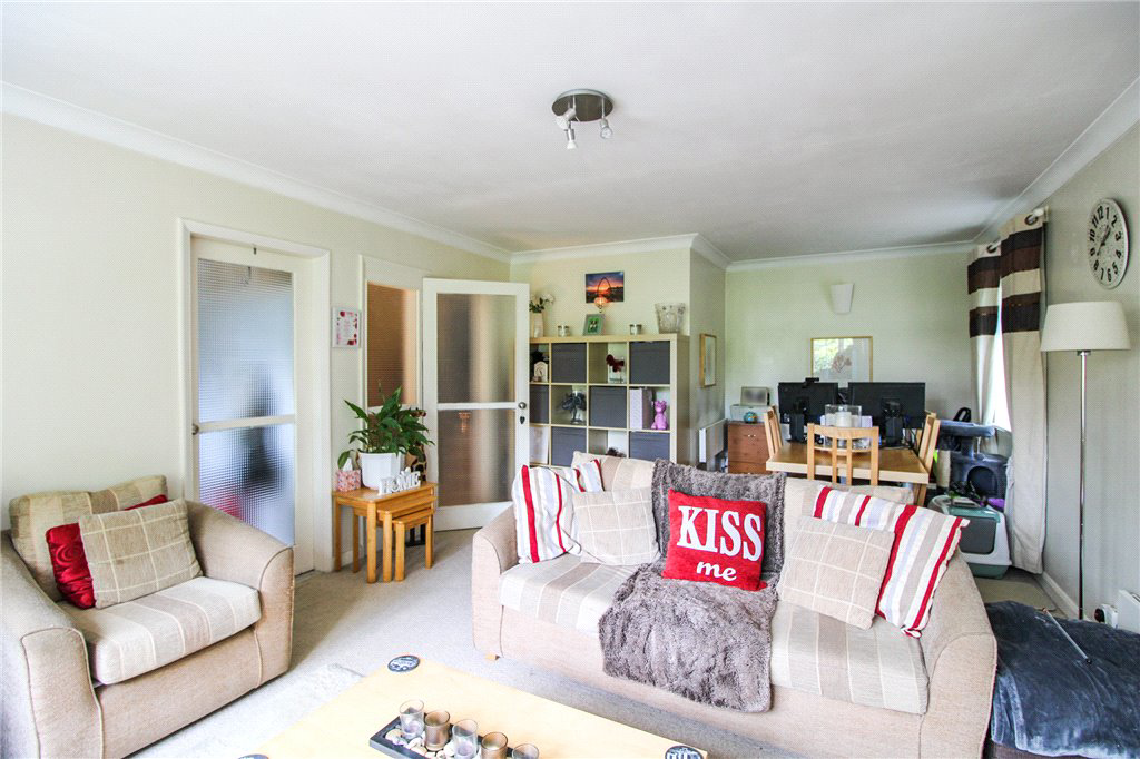 Linden Court, Hollin Lane, Leeds, LS16, photo 3