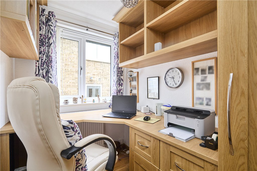 Craggwood Close, Horsforth, Leeds, West Yorkshire, LS18, photo 13