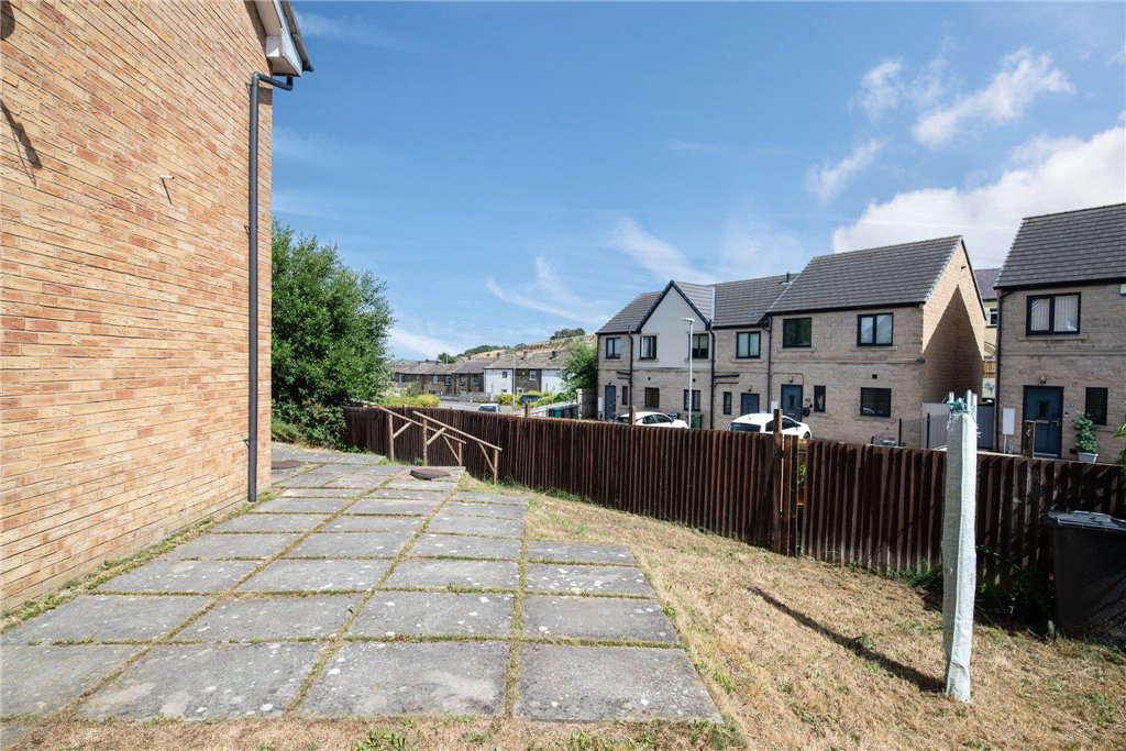 Hornbeam Close, Allerton, Bradford, West Yorkshire, BD15, photo 15