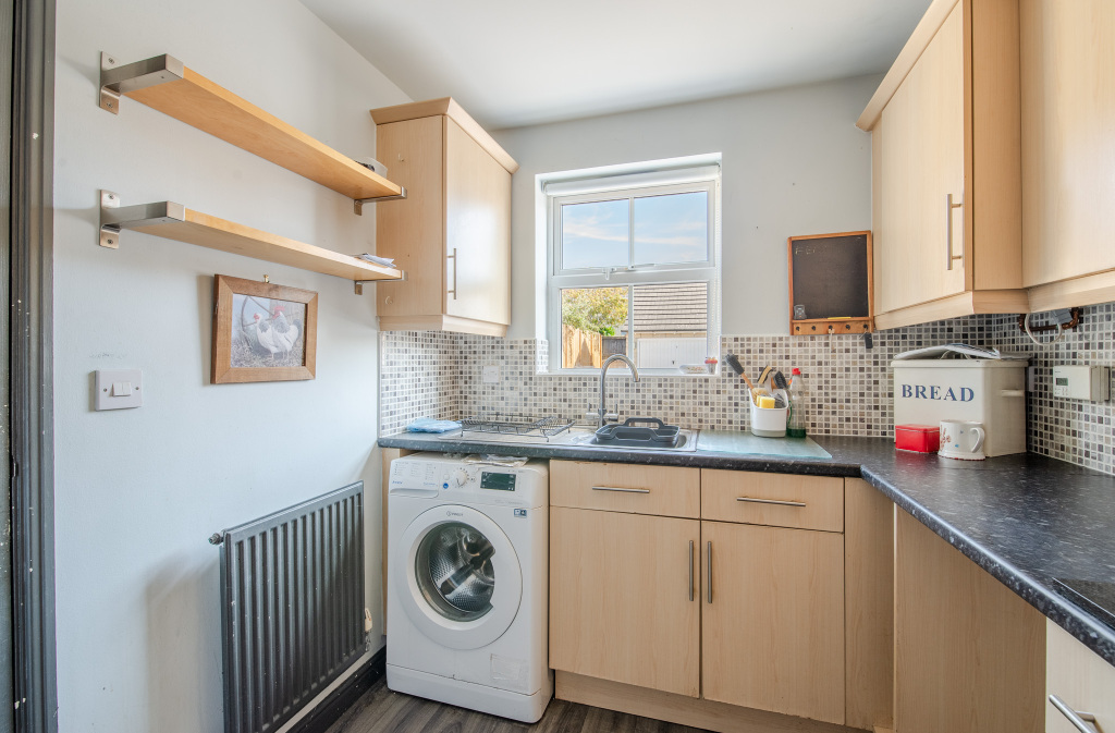 Knights Way, Gilstead, Bingley, West Yorkshire, BD16, photo 5