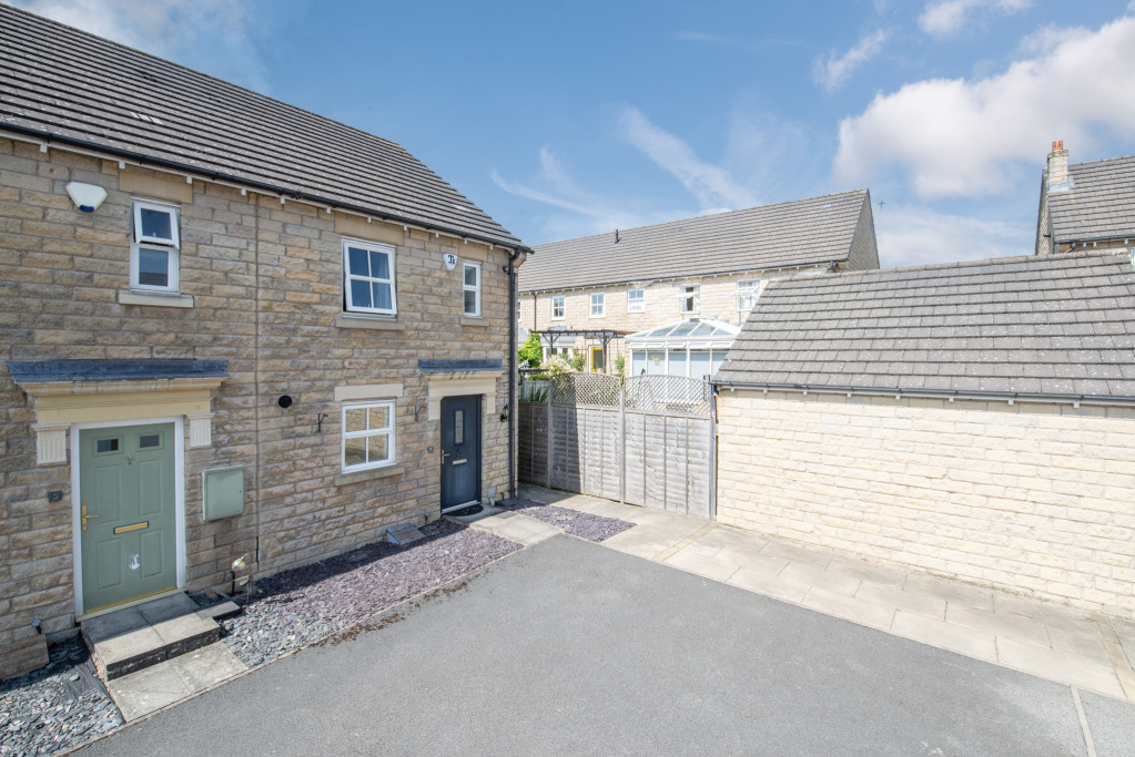 Knights Way, Gilstead, Bingley, West Yorkshire, BD16, photo 22