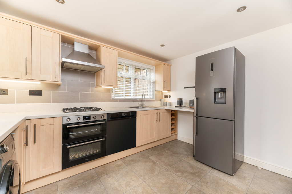 Lodge Gate Close, Denholme, West Yorkshire, BD13, photo 9