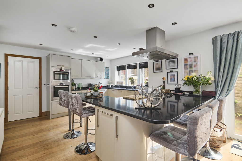 Myddleton View, Off Parish Ghyll Drive, Ilkley, West Yorkshire, LS29, photo 4