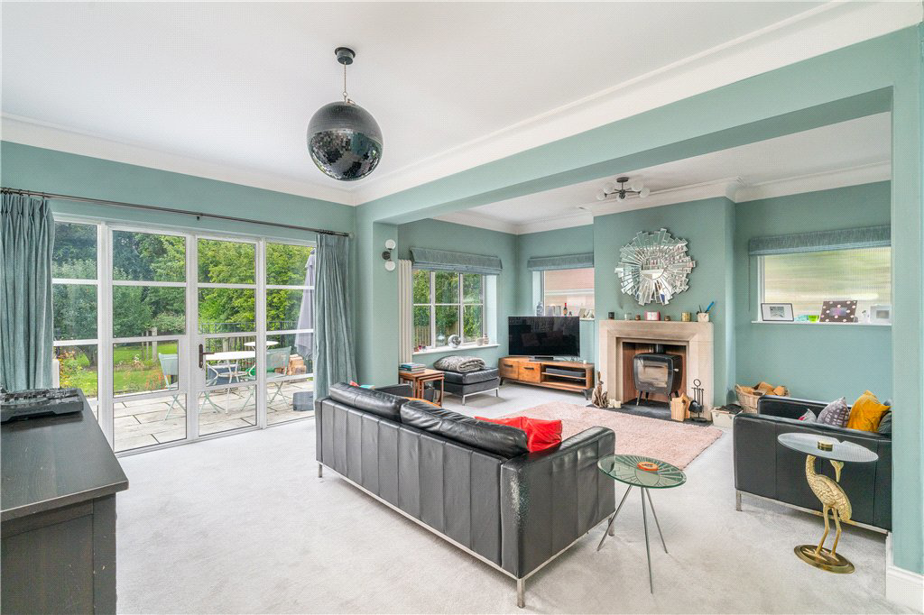 Hollin Gardens, Leeds, West Yorkshire, LS16, photo 4