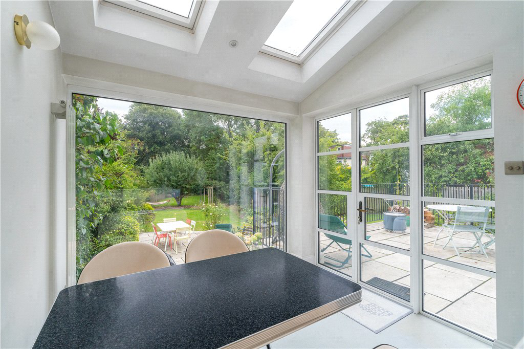 Hollin Gardens, Leeds, West Yorkshire, LS16, photo 10