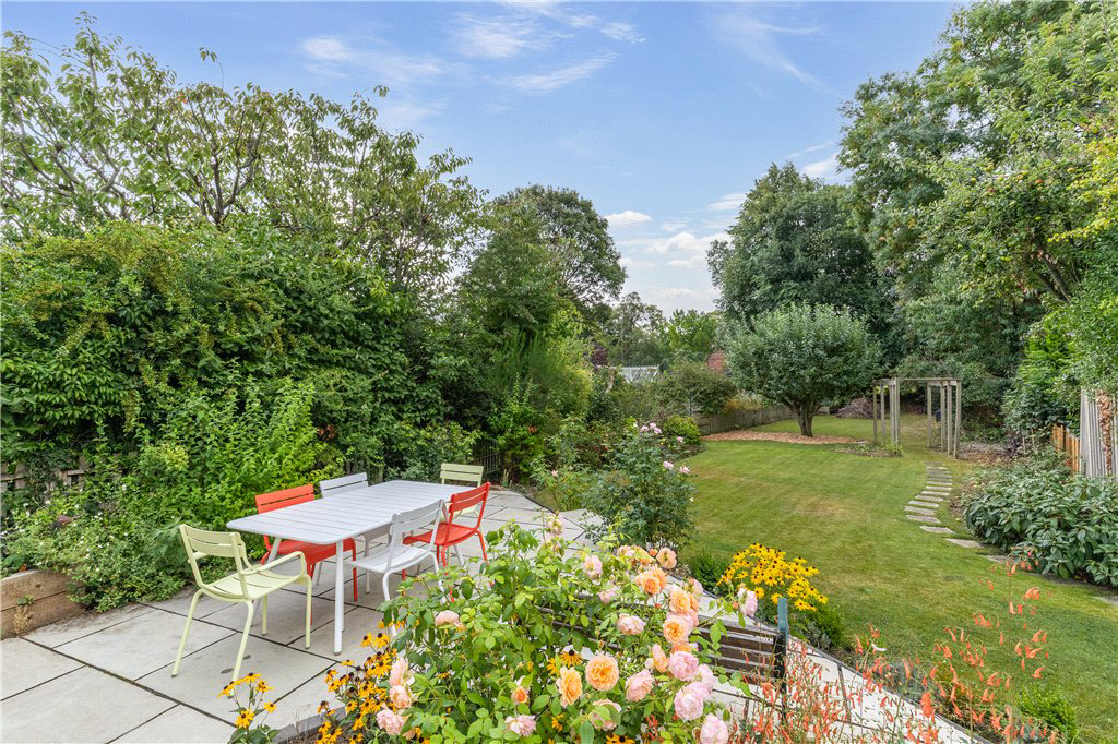 Hollin Gardens, Leeds, West Yorkshire, LS16, photo 2