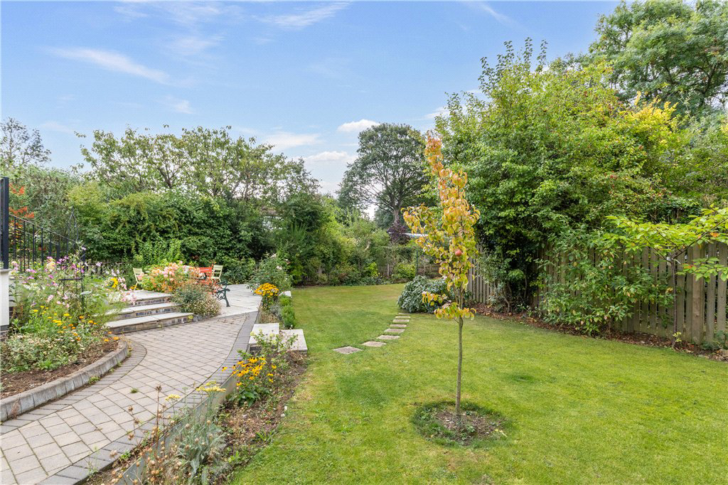 Hollin Gardens, Leeds, West Yorkshire, LS16, photo 24