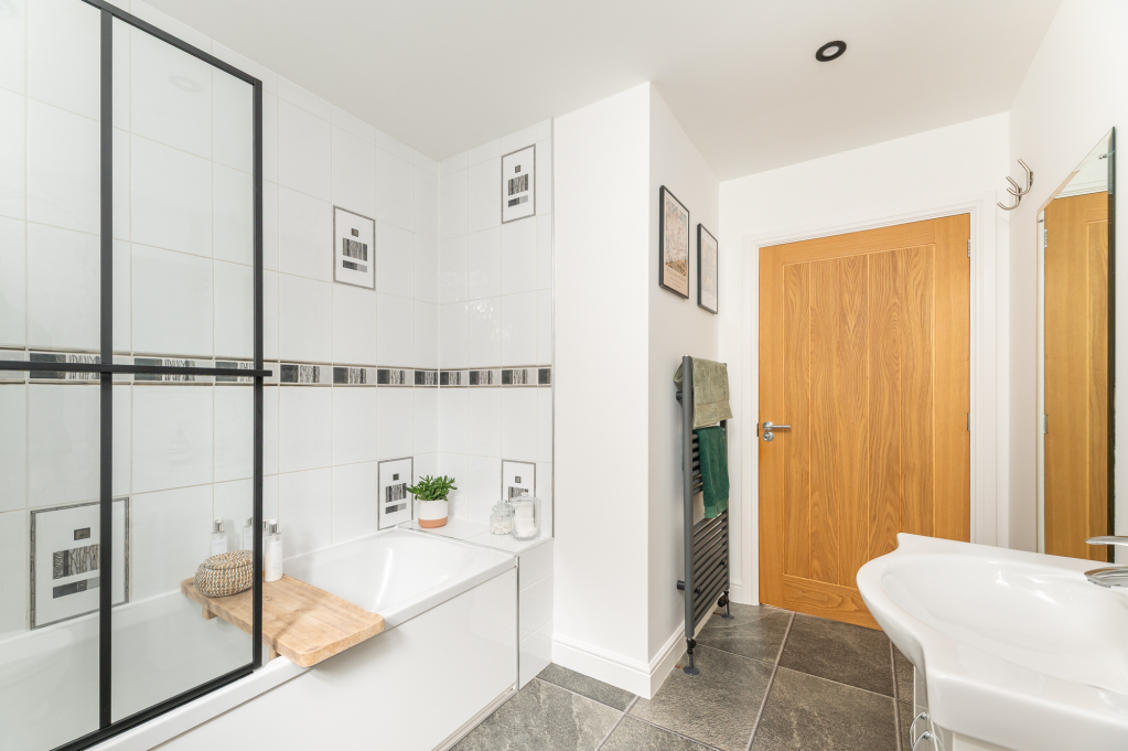 Lodge Gate Close, Denholme, West Yorkshire, BD13, photo 20