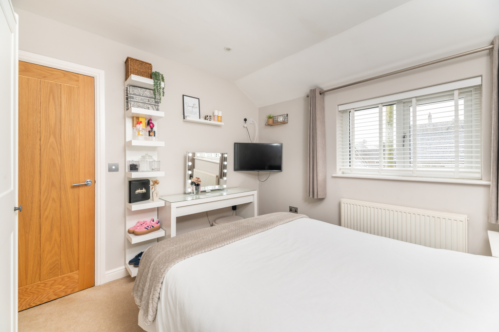 Lodge Gate Close, Denholme, West Yorkshire, BD13, photo 17