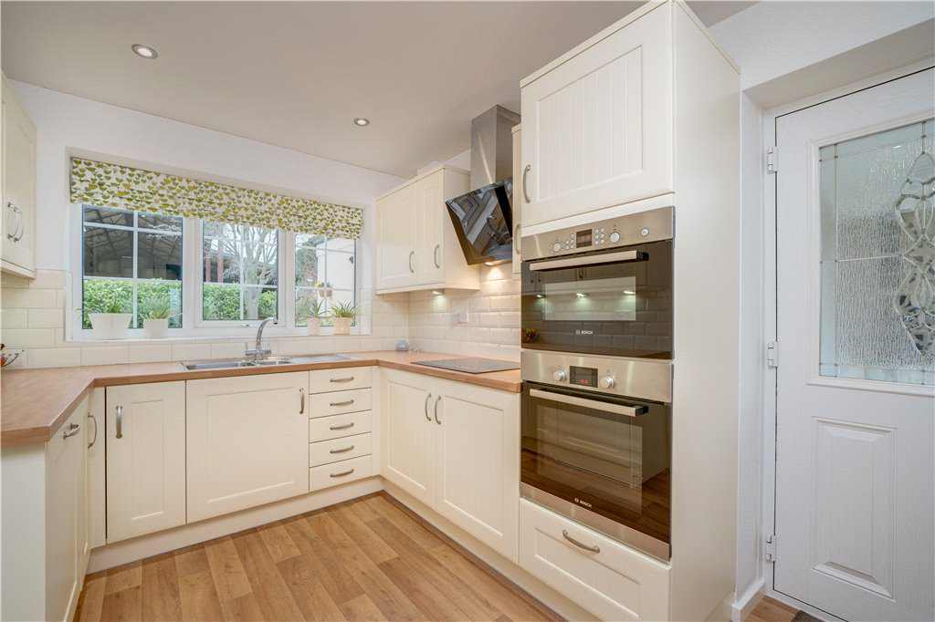 St. Johns Close, Aberford, Leeds, West Yorkshire, LS25, photo 3