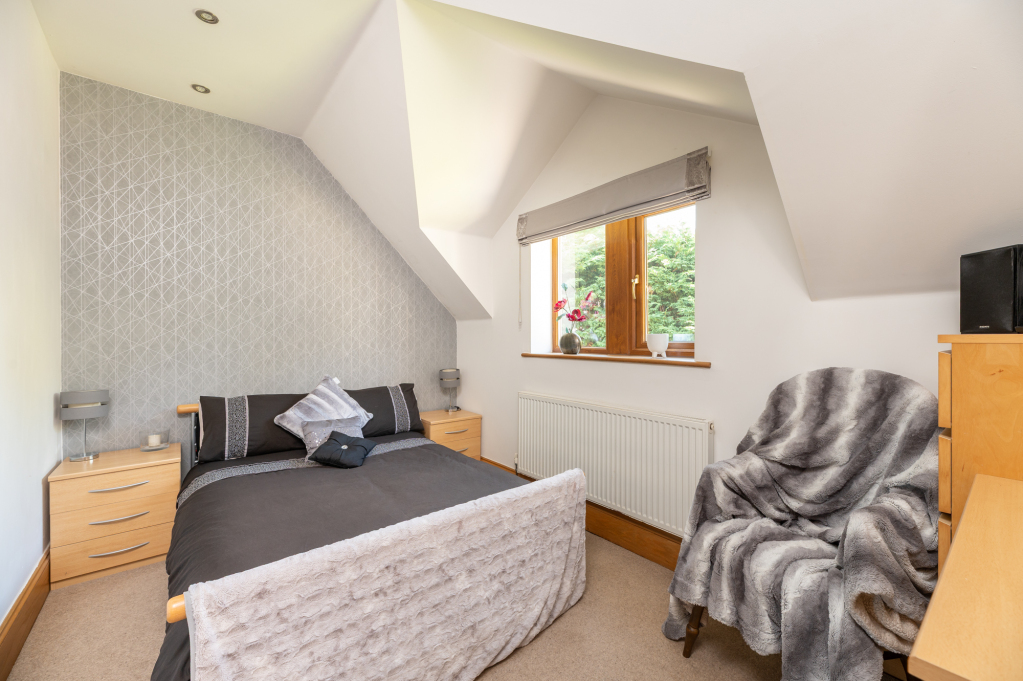 Gilstead Lane, Bingley, West Yorkshire, BD16, photo 29