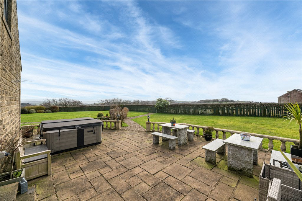 Jonscroft, Queensbury, Bradford, West Yorkshire, BD13, photo 32