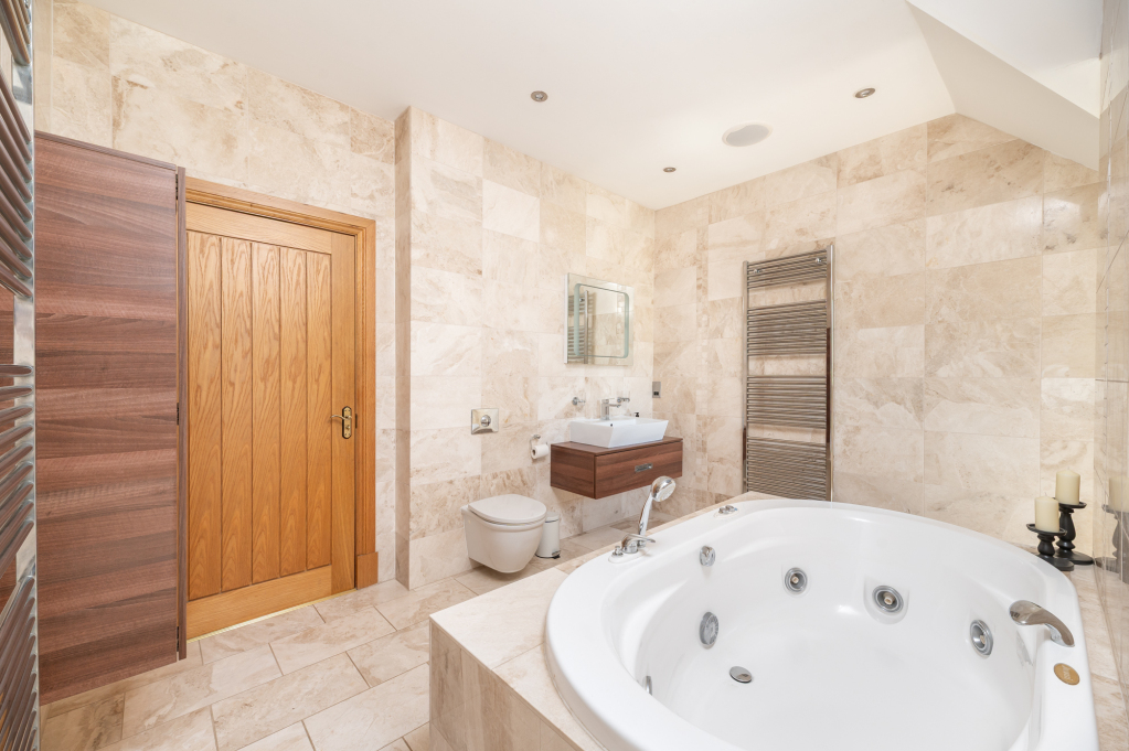 Gilstead Lane, Bingley, West Yorkshire, BD16, photo 34