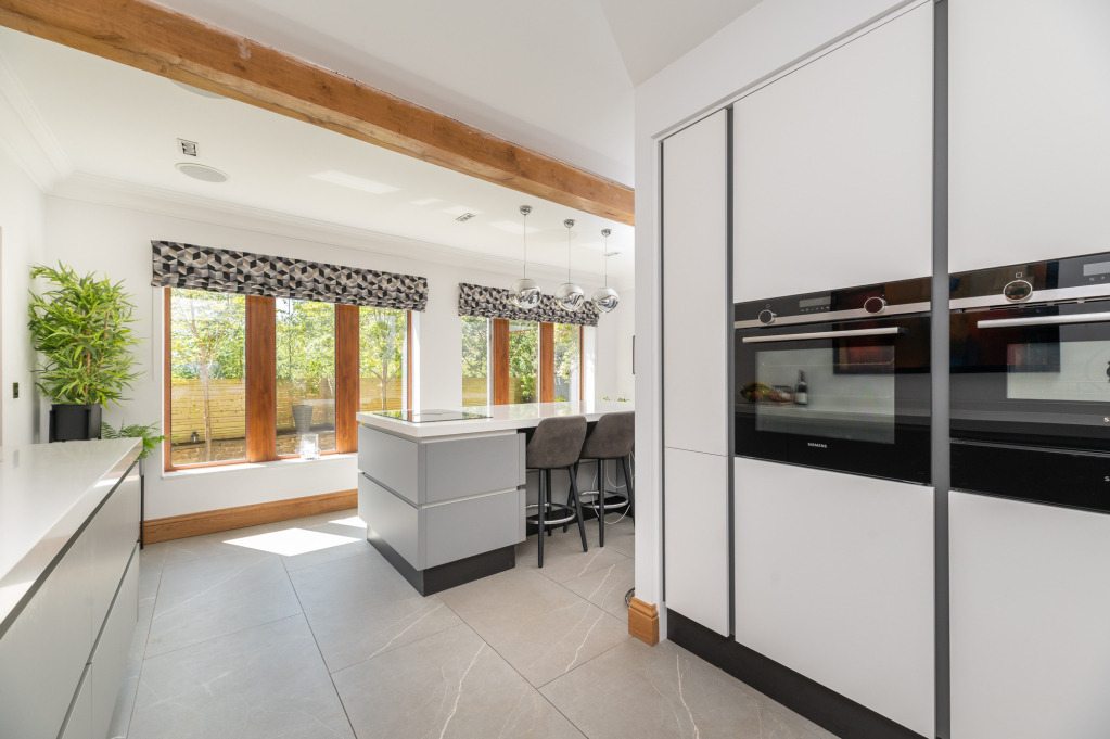 Gilstead Lane, Bingley, West Yorkshire, BD16, photo 24