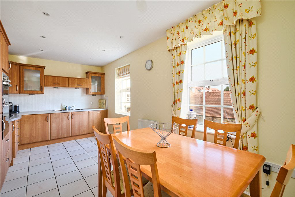 Scalebor Square, Burley in Wharfedale, Ilkley, West Yorkshire, LS29, photo 3