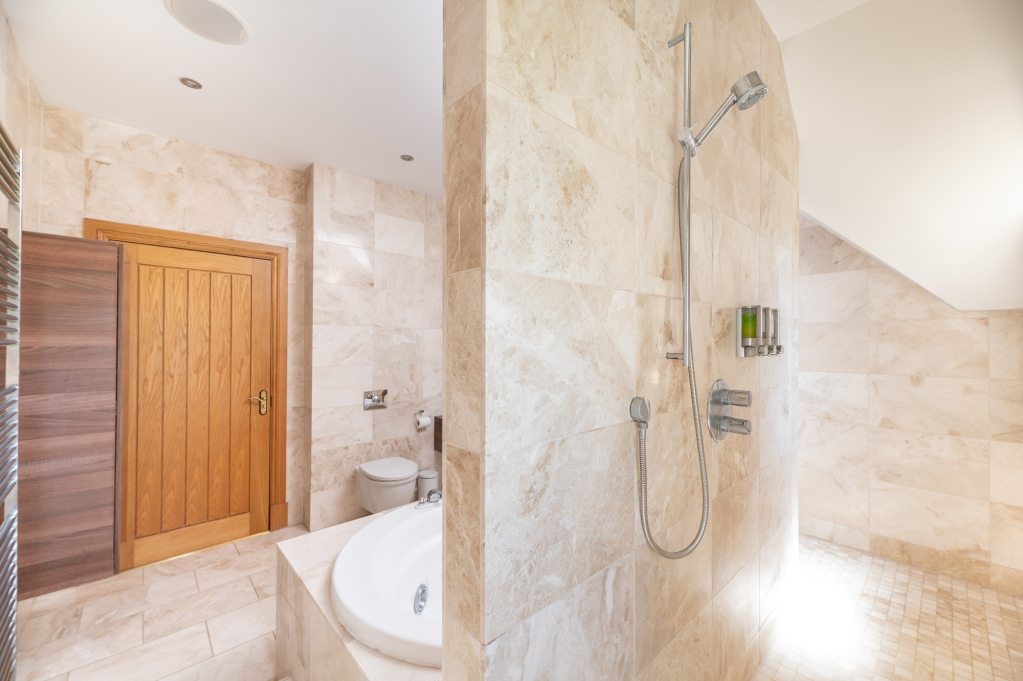 Gilstead Lane, Bingley, West Yorkshire, BD16, photo 35