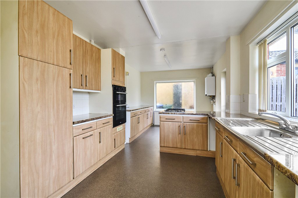 Hall Drive, Burley in Wharfedale, Ilkley, West Yorkshire, LS29, photo 3