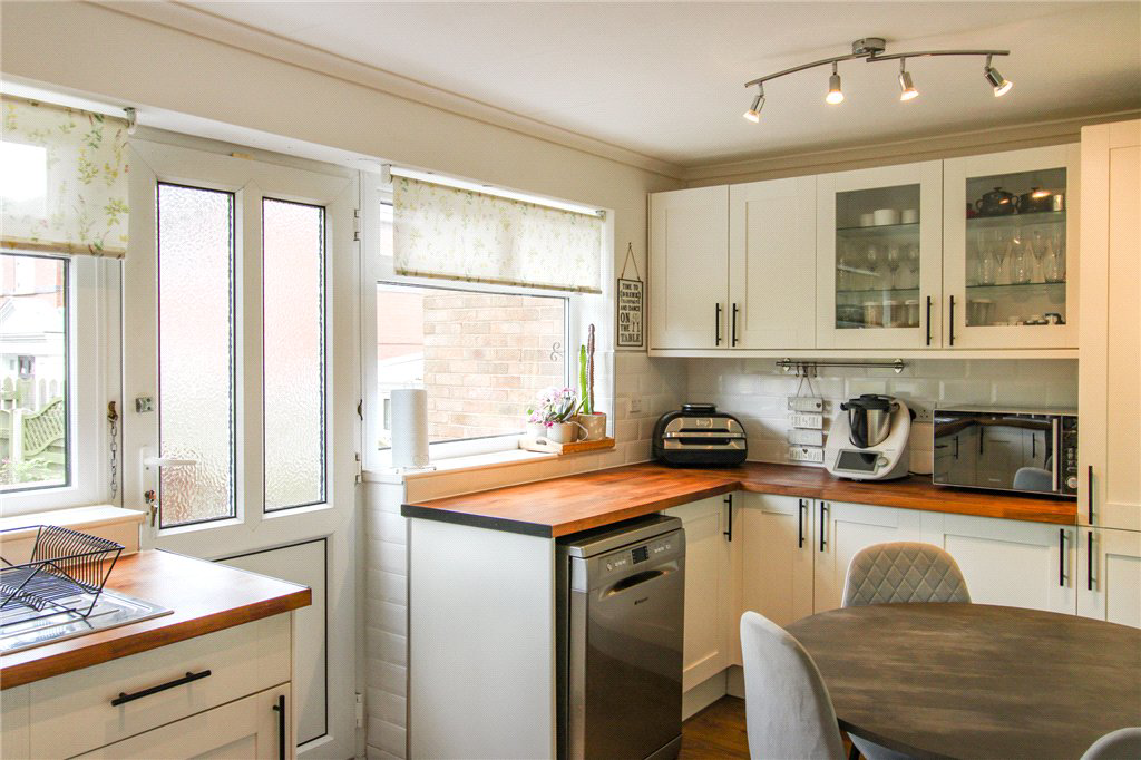 Aire Grove, Yeadon, Leeds, West Yorkshire, LS19, photo 3