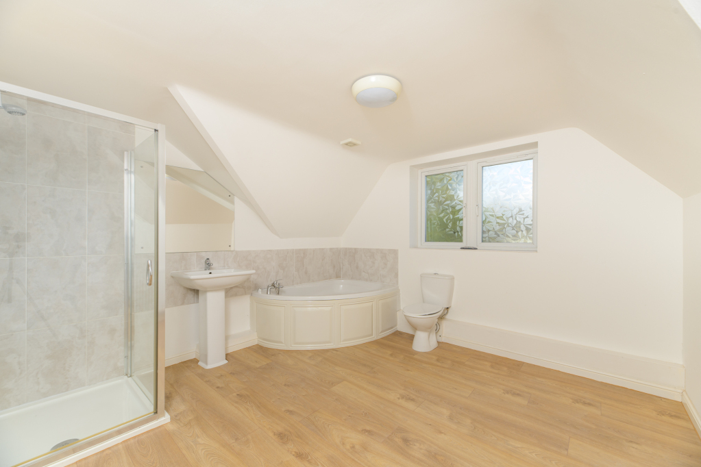 Eldwick Croft, Eldwick, Bingley, West Yorkshire, BD16, photo 34
