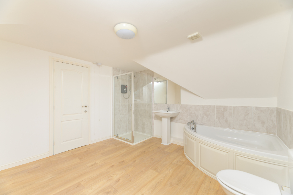 Eldwick Croft, Eldwick, Bingley, West Yorkshire, BD16, photo 35