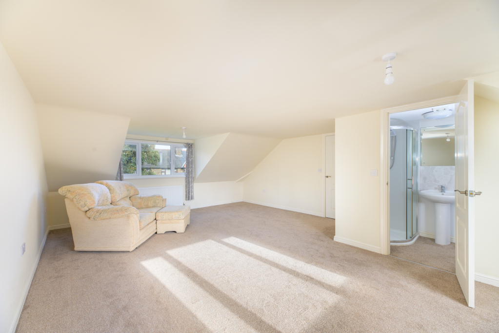 Eldwick Croft, Eldwick, Bingley, West Yorkshire, BD16, photo 37
