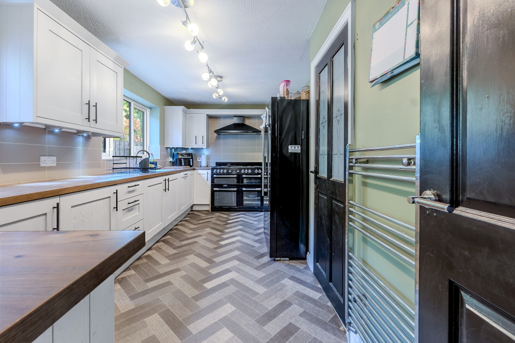 Ball Grove Drive, Colne, Lancashire, BB8, photo 8