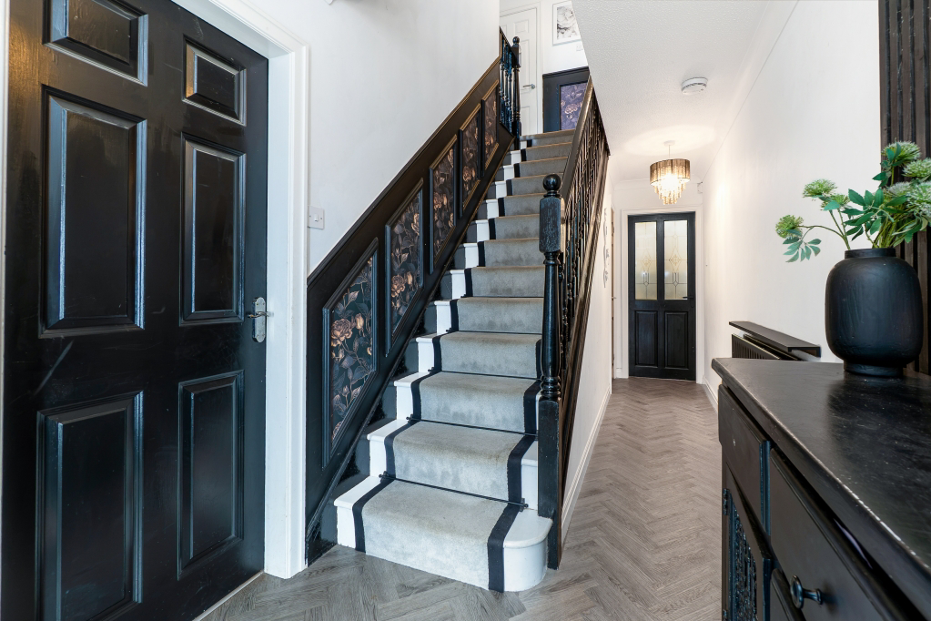 Ball Grove Drive, Colne, Lancashire, BB8, photo 2