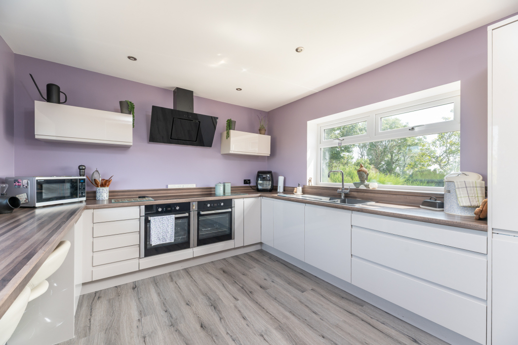 Halifax Road, Denholme, West Yorkshire, BD13, photo 3