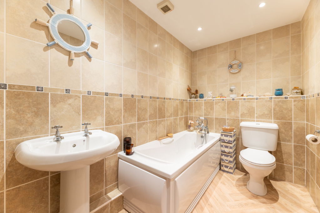 The Oval, Bingley, West Yorkshire, BD16, photo 12
