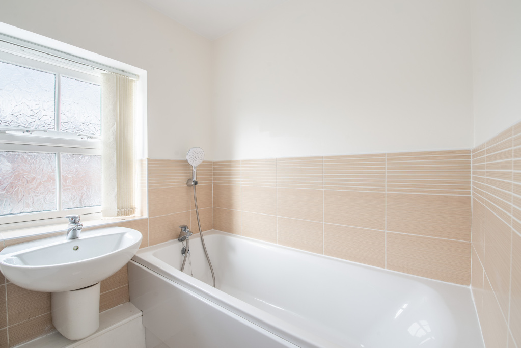 Littlelands, Cottingley, Bingley, West Yorkshire, BD16, photo 17