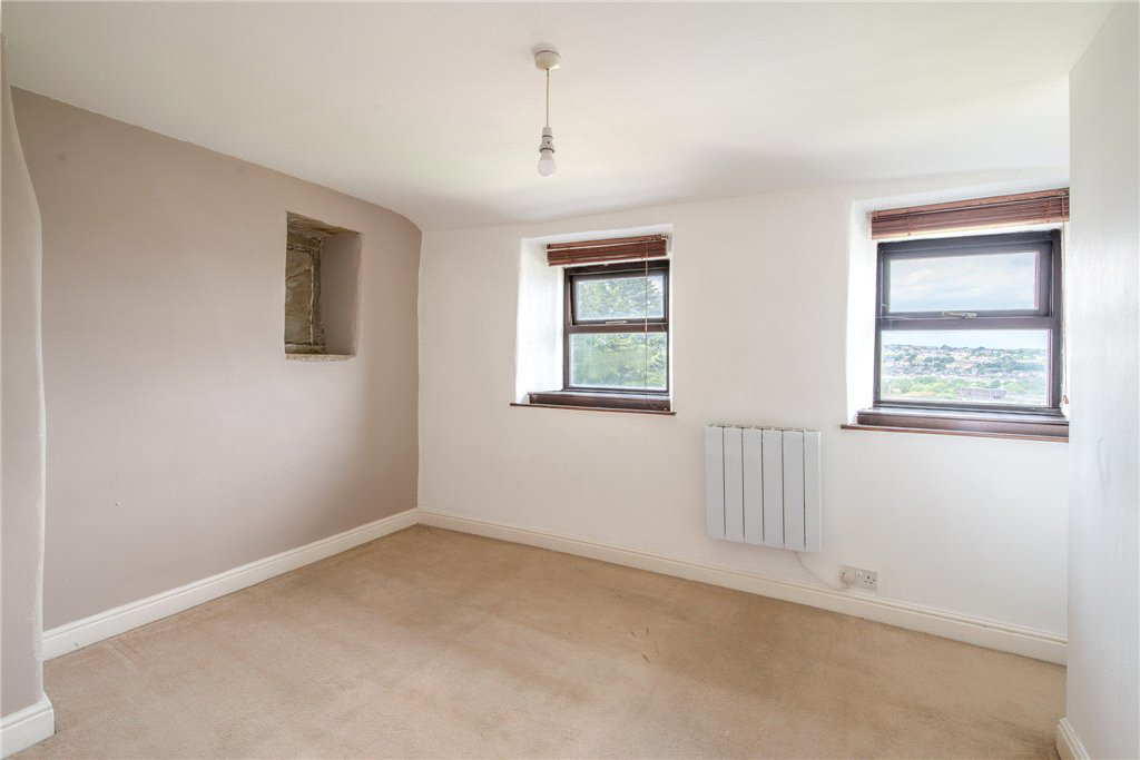 Holts Lane, Clayton, Bradford, West Yorkshire, BD14, photo 2