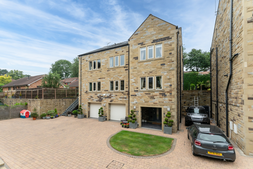 College Gardens, Bingley, West Yorkshire, BD16, photo 55