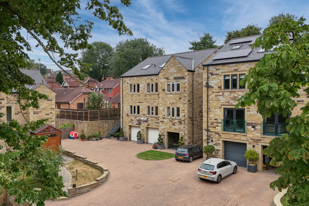 College Gardens, Bingley, West Yorkshire, BD16, photo 61