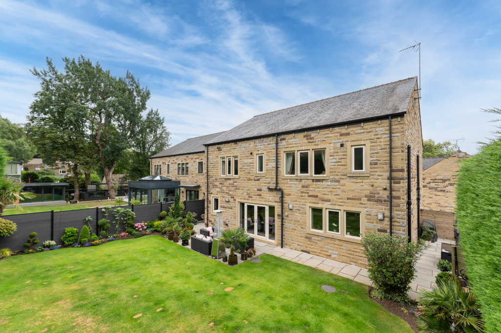 College Gardens, Bingley, West Yorkshire, BD16, photo 5