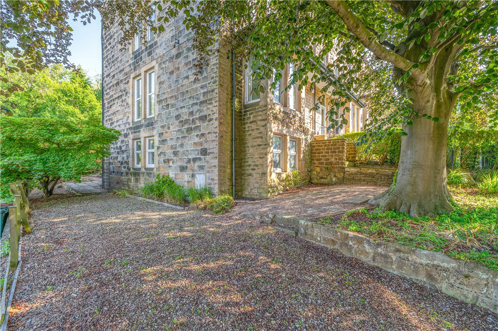 Side & Front Garden