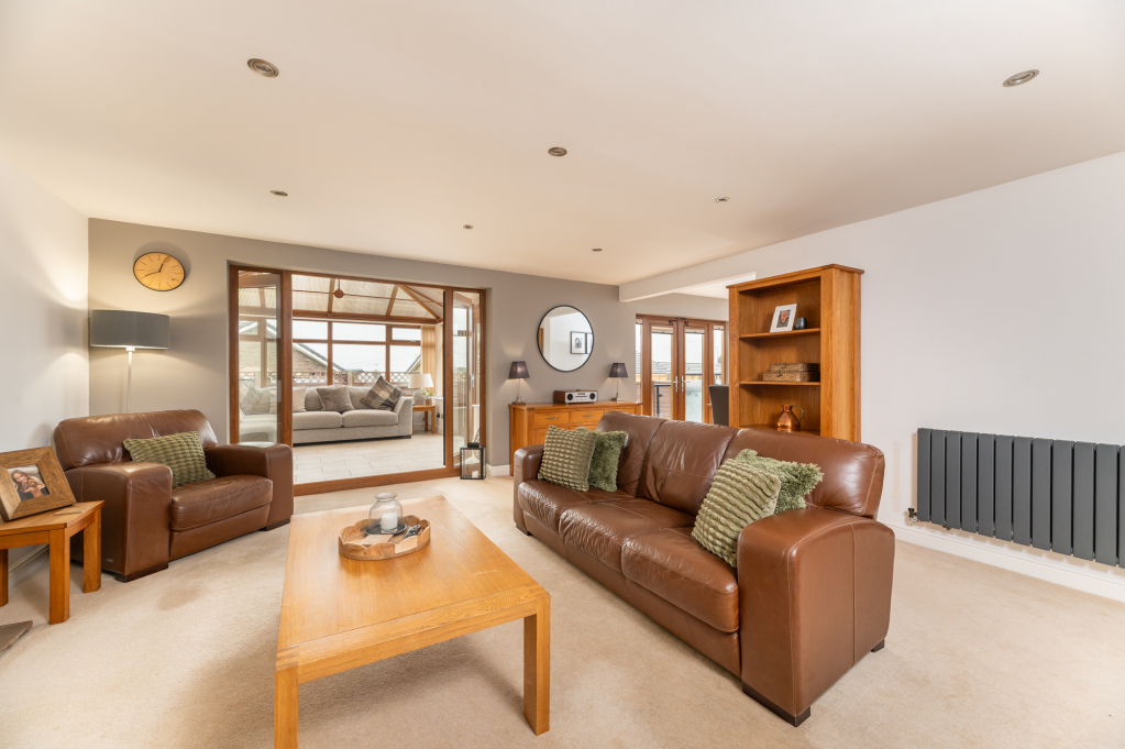 Lodge Gate Close, Denholme, West Yorkshire, BD13, photo 3