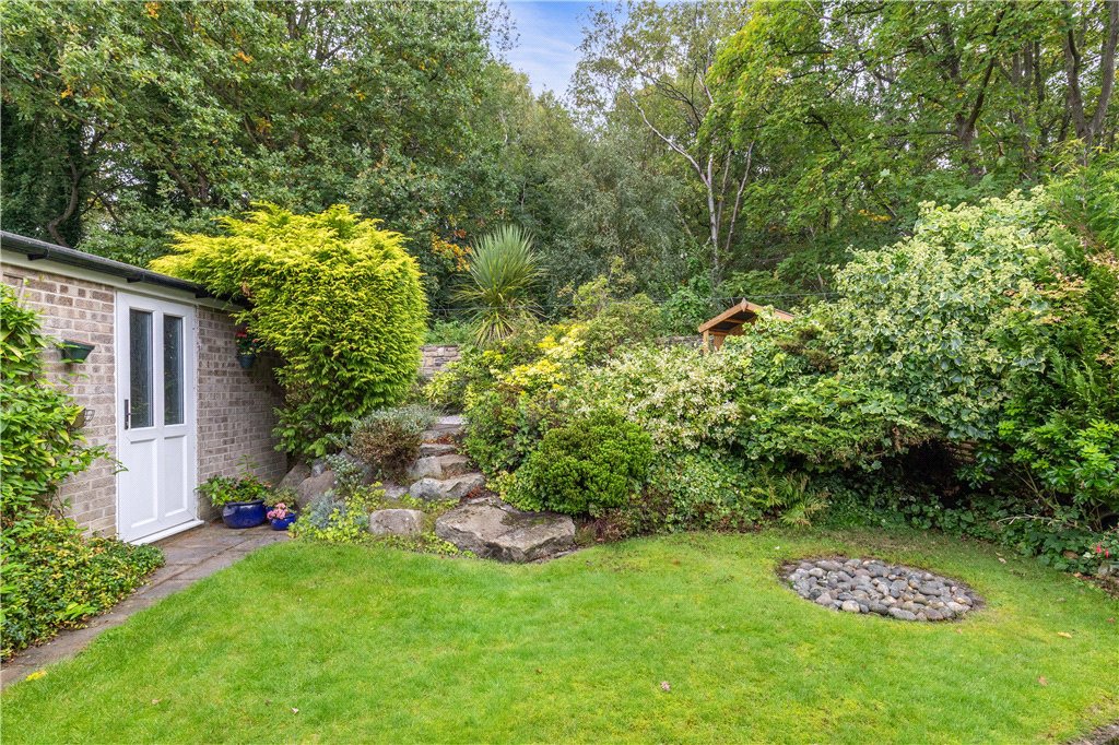 Craggwood Close, Horsforth, Leeds, West Yorkshire, LS18, photo 2