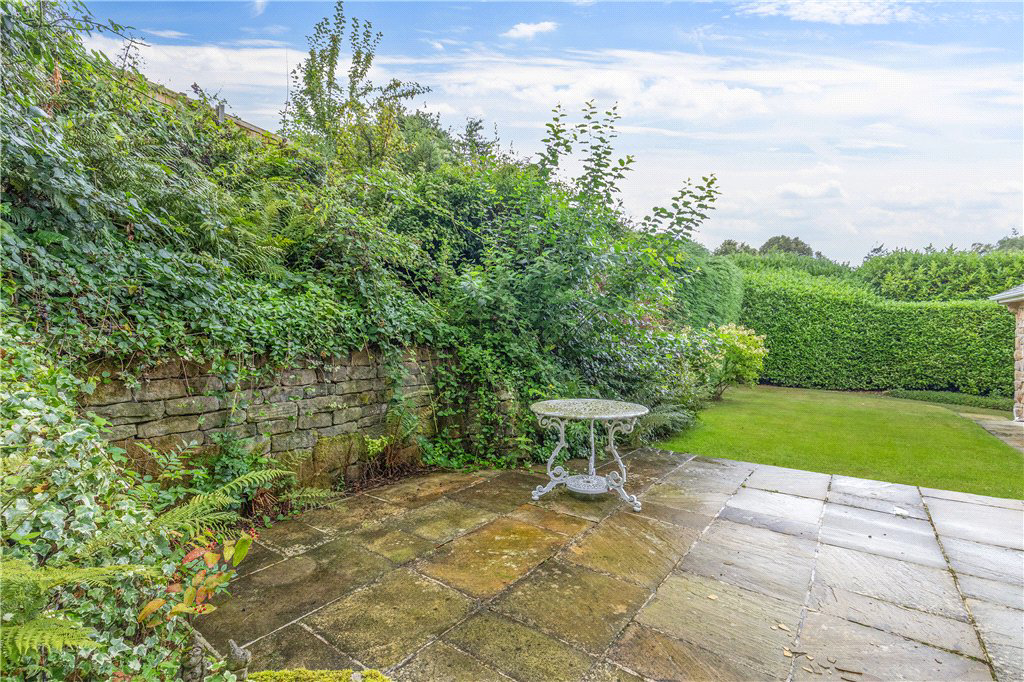 Wellhead Close, Bramhope, Leeds, West Yorkshire, LS16, photo 25