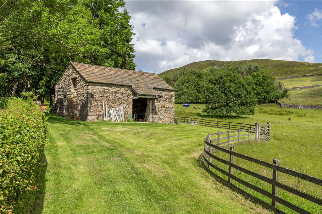 Barn & Moors