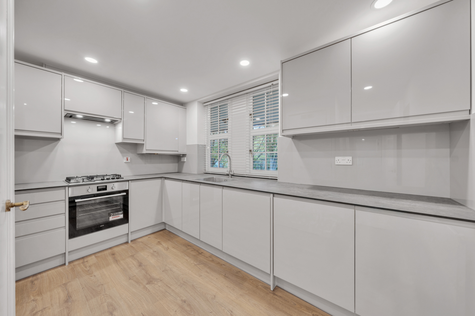 Heathview Court, 20 Corringway, London, NW11, photo 3