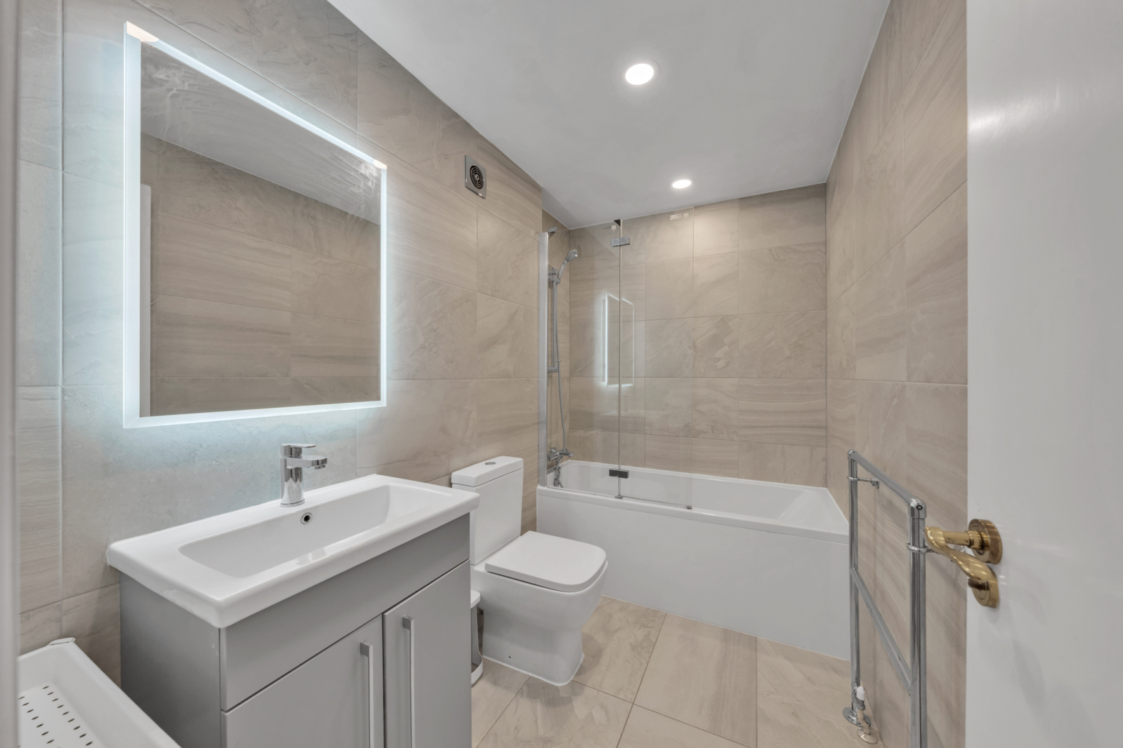 Heathview Court, 20 Corringway, London, NW11, photo 11