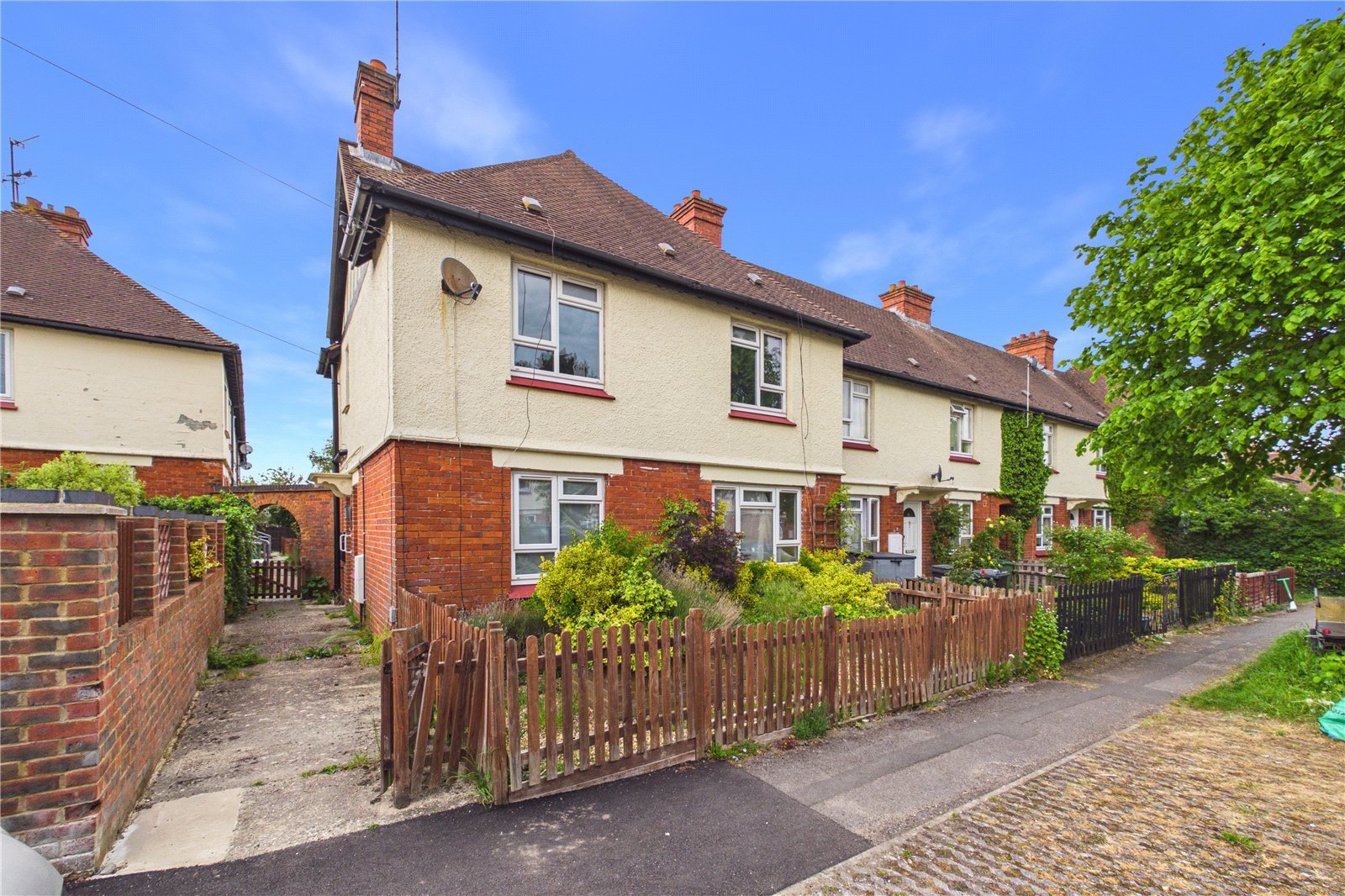 St. George's Avenue, Newbury, Berkshire, Rg14, BOOK A VIEWING