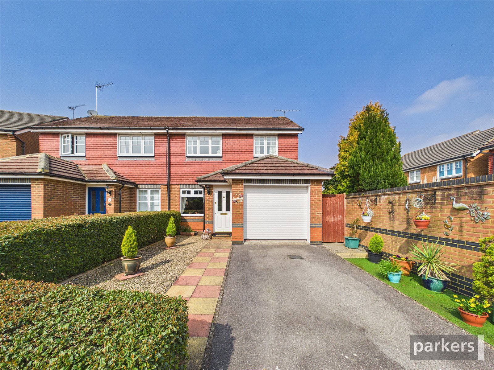 Russell Close, Bracknell, Berkshire, Rg12, BOOK A VIEWING
