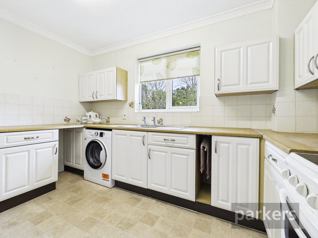 Riverside Gardens, Witney, Oxfordshire, M, OX28, photo 2