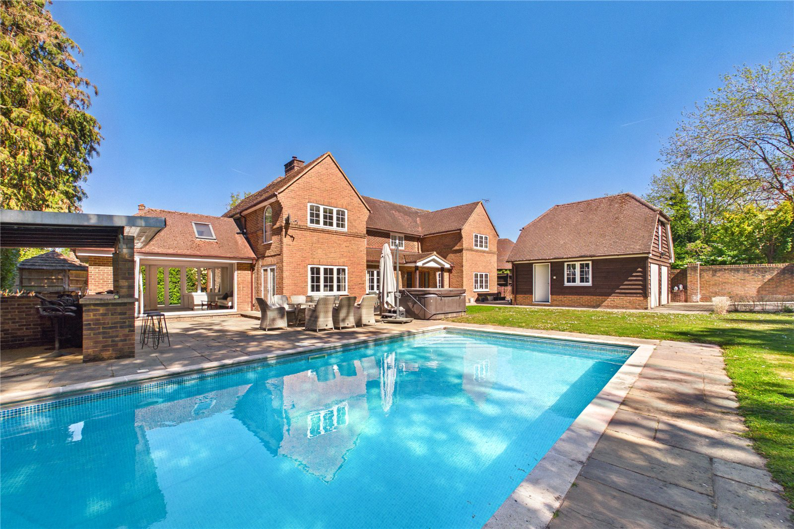 Skippetts Lane East, Basingstoke, Hampshire, Rg21, BOOK A VIEWING