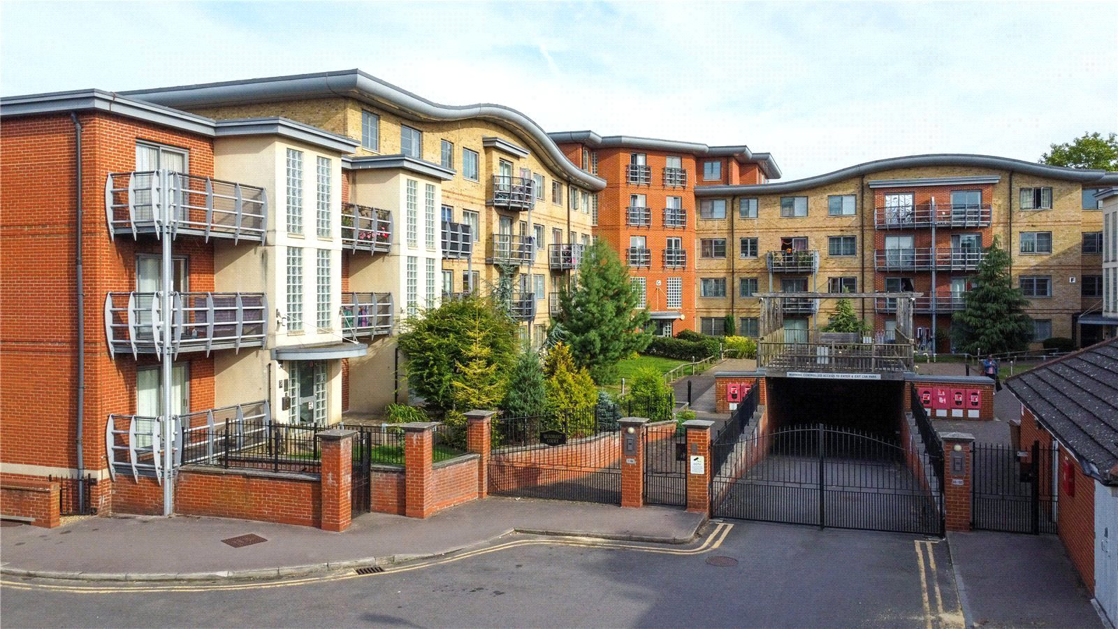 Jubilee Square, Reading, Berkshire, Rg1, BOOK A VIEWING