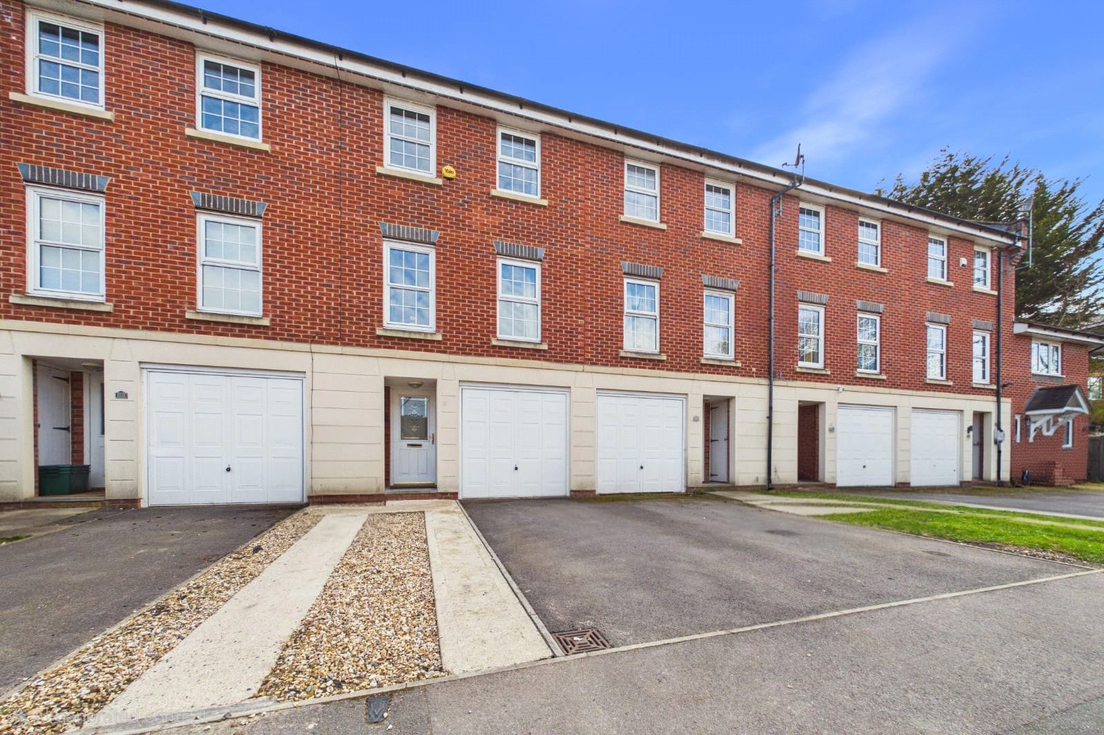 Martingale Chase, Newbury, Berkshire, Rg14, BOOK A VIEWING