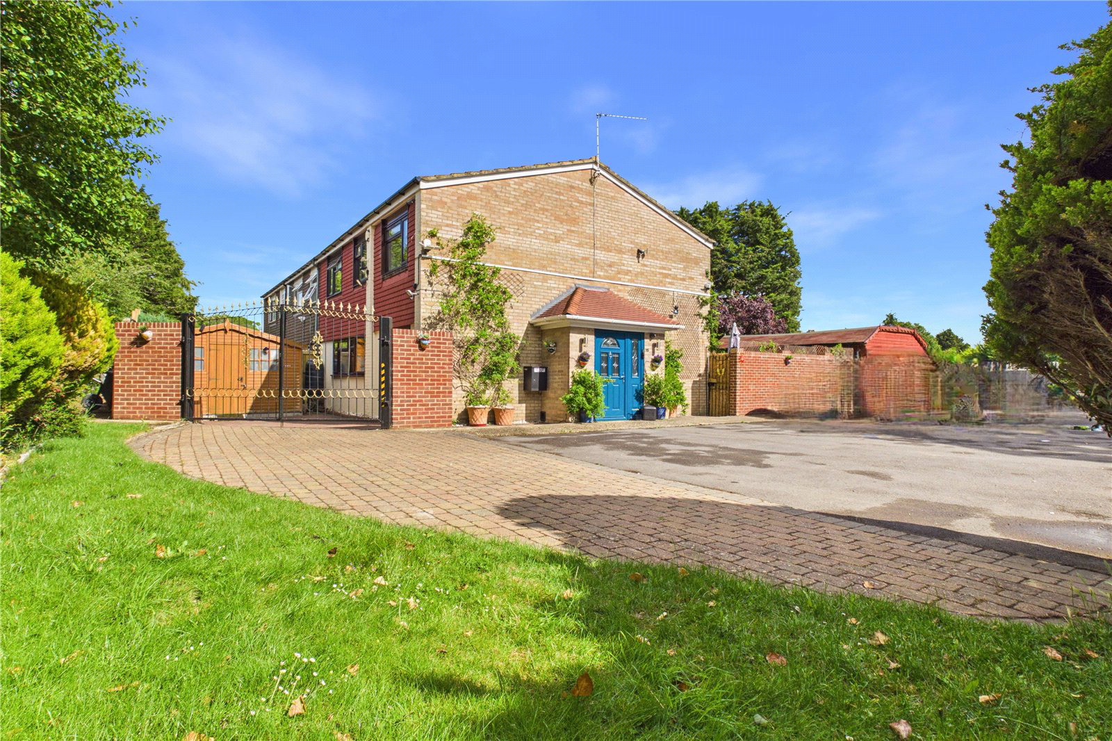 Lambfields, Theale, Reading, Rg7, Berkshire, BOOK A VIEWING