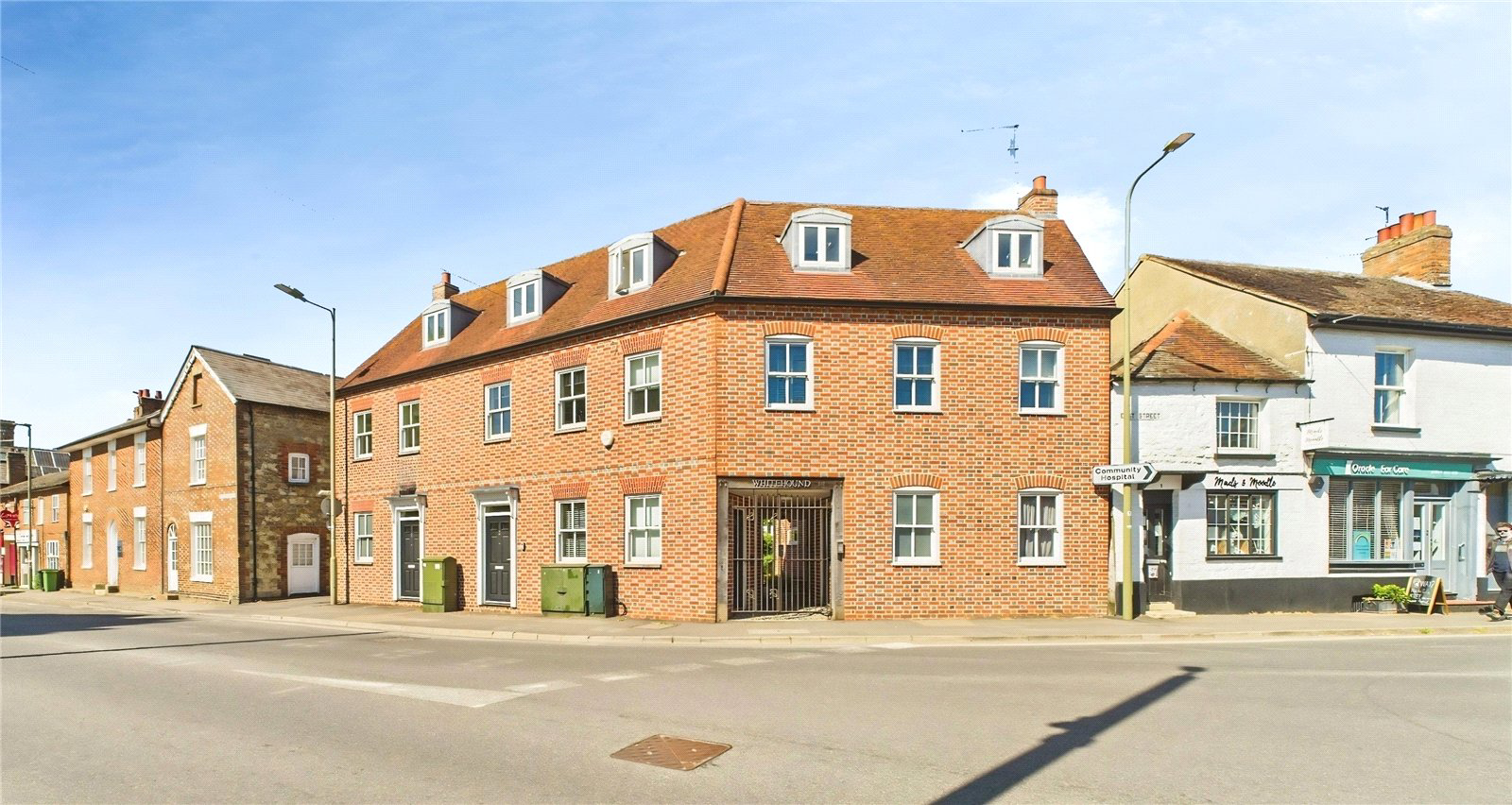 Whitehound, Thame, Oxfordshire, Ox9, BOOK A VIEWING