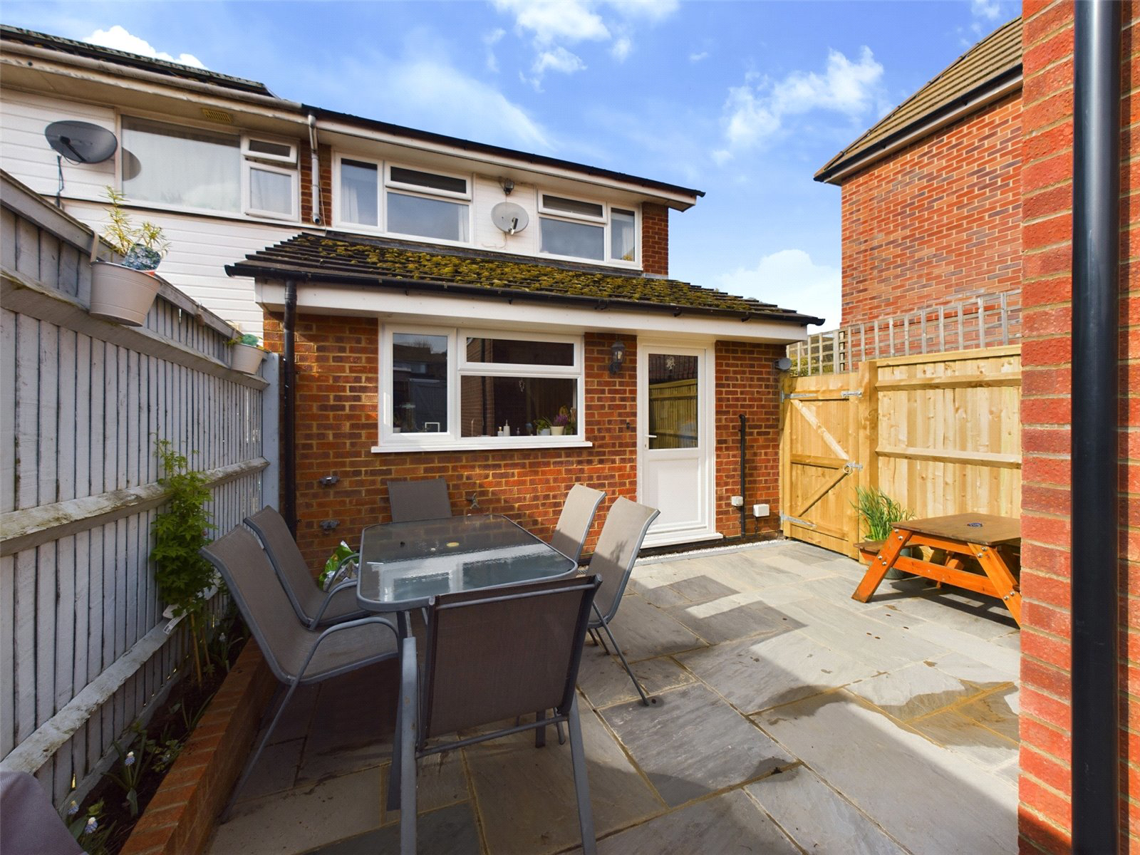 Ravensmead, Chinnor, Ox39, BOOK A VIEWING